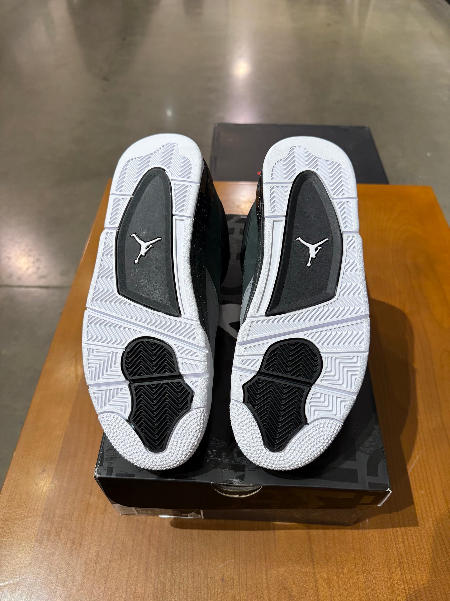 Jordan 4 Fear (defect)