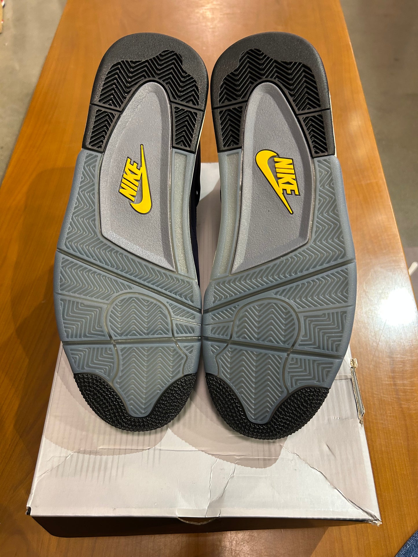 Air Jordan 4 Lakers