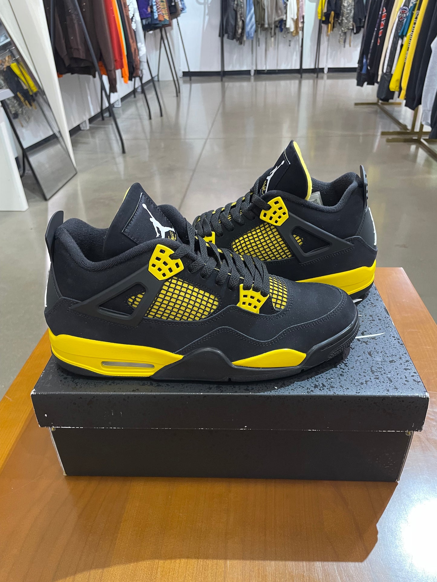 Air Jordan 4 Yellow Thunder