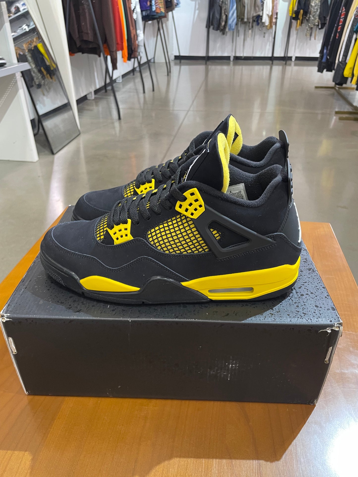 Air Jordan 4 Yellow Thunder