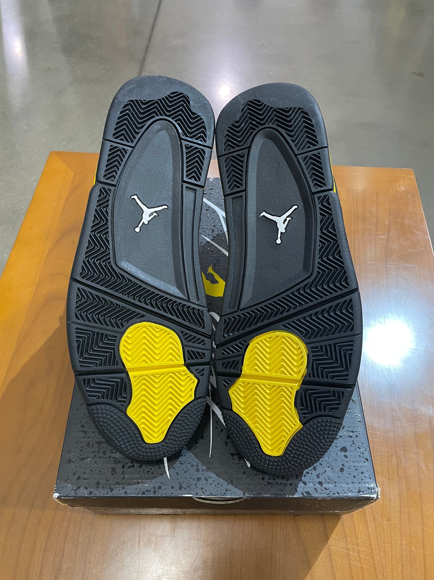 Air Jordan 4 Yellow Thunder