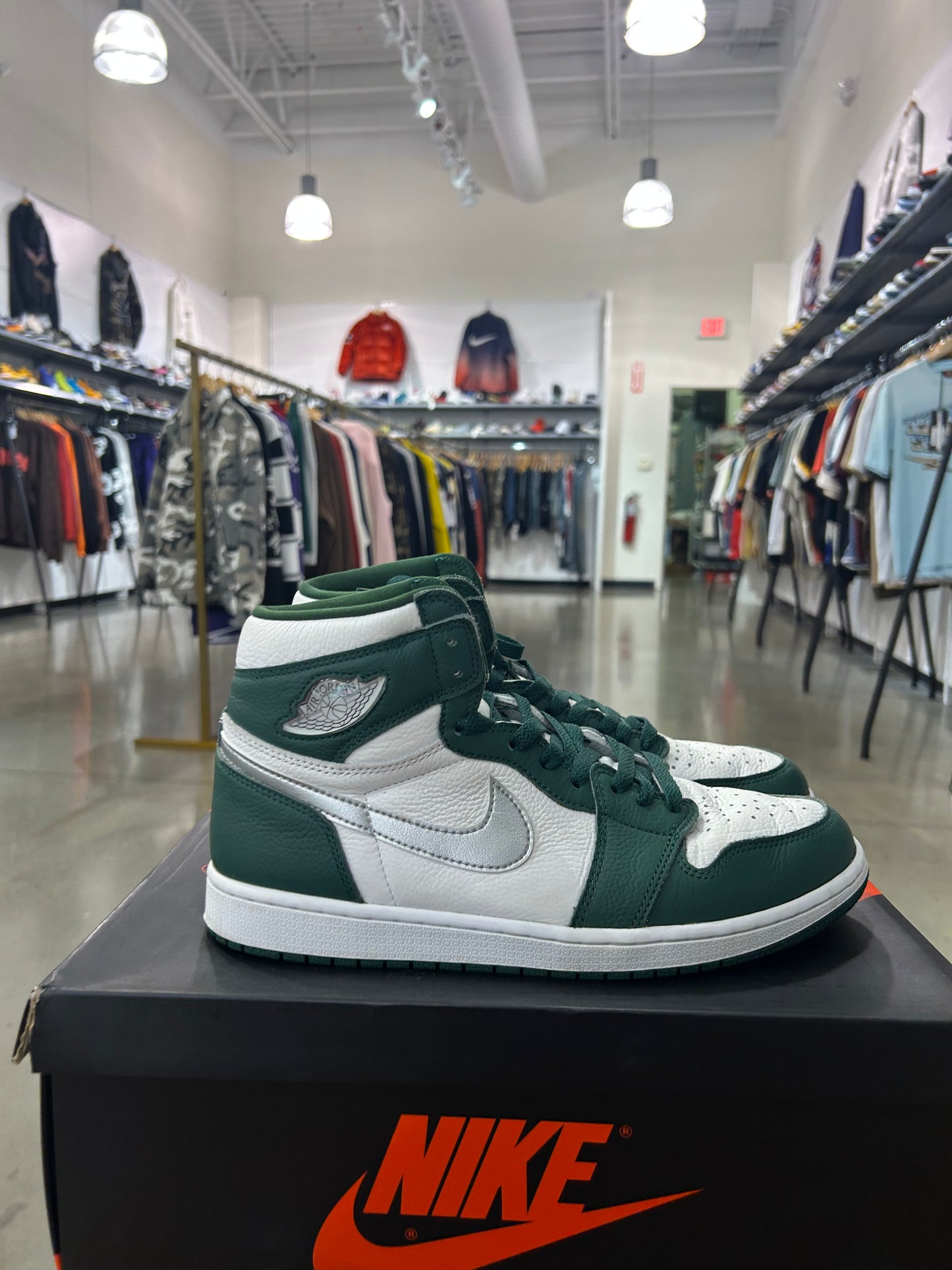 Preowned Air Jordan 1 Gorge Green