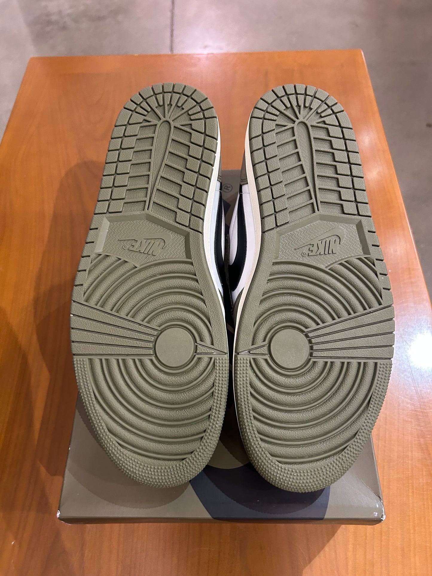 Air Jordan 1 Low Medium Olive
