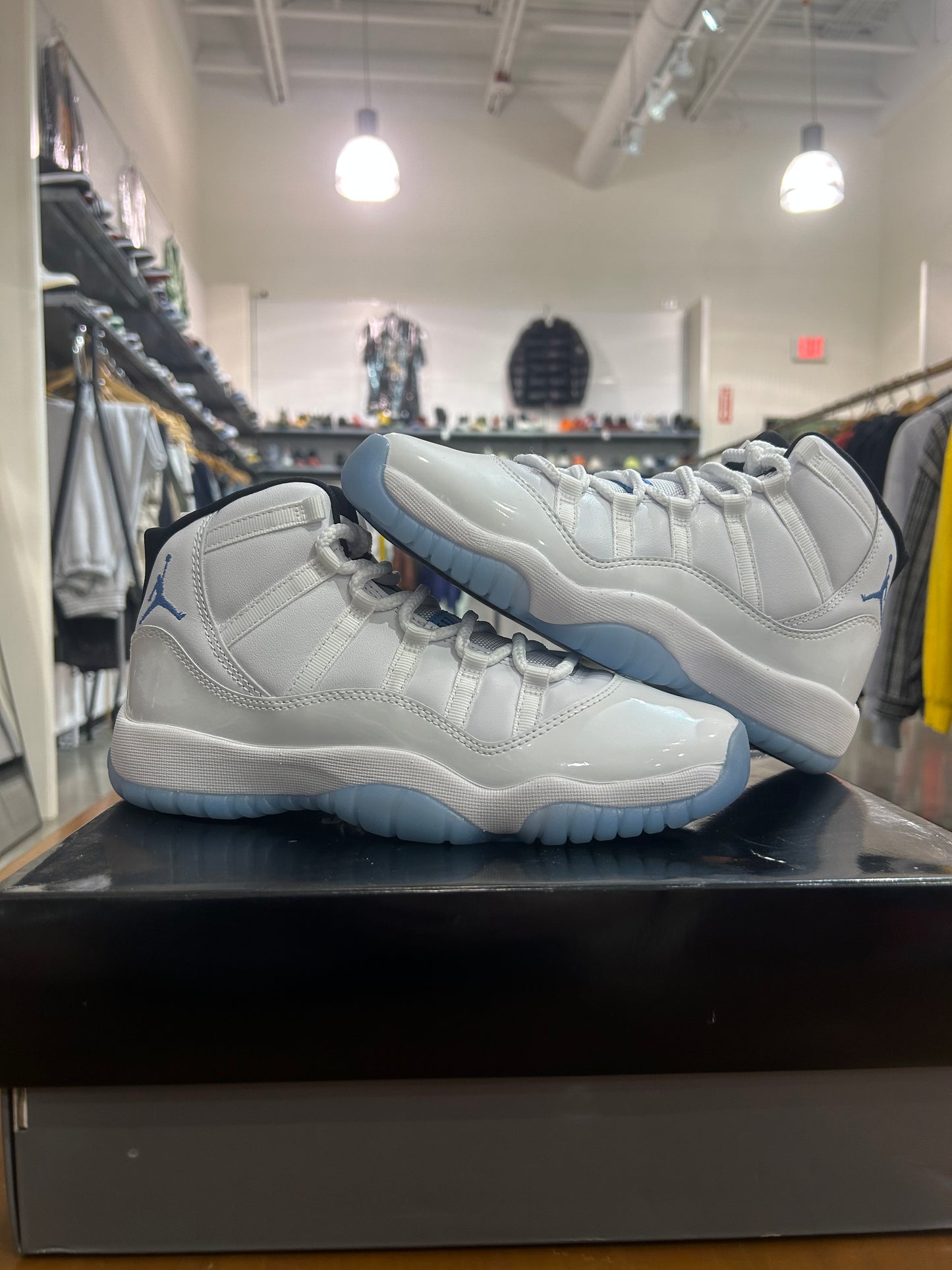 Air Jordan 11 Legend Blue
