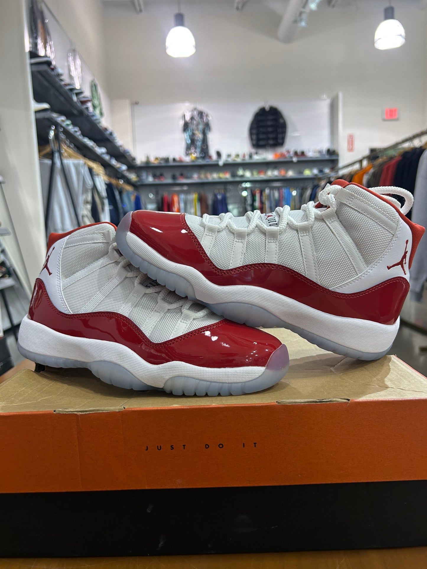 Air Jordan 11 Cherry