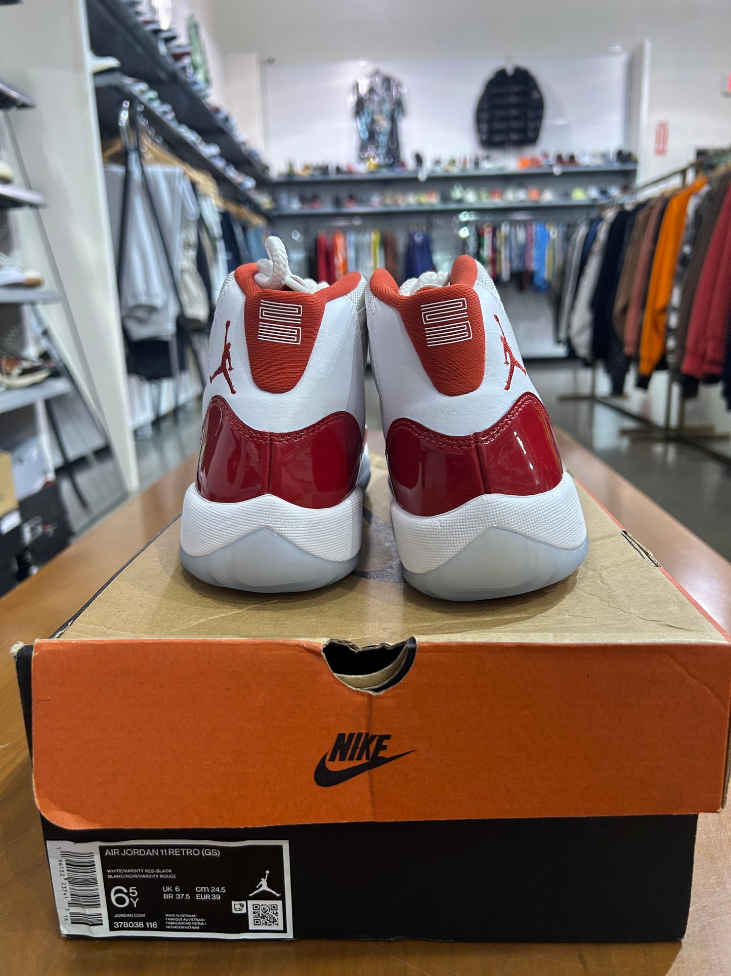 Air Jordan 11 Cherry