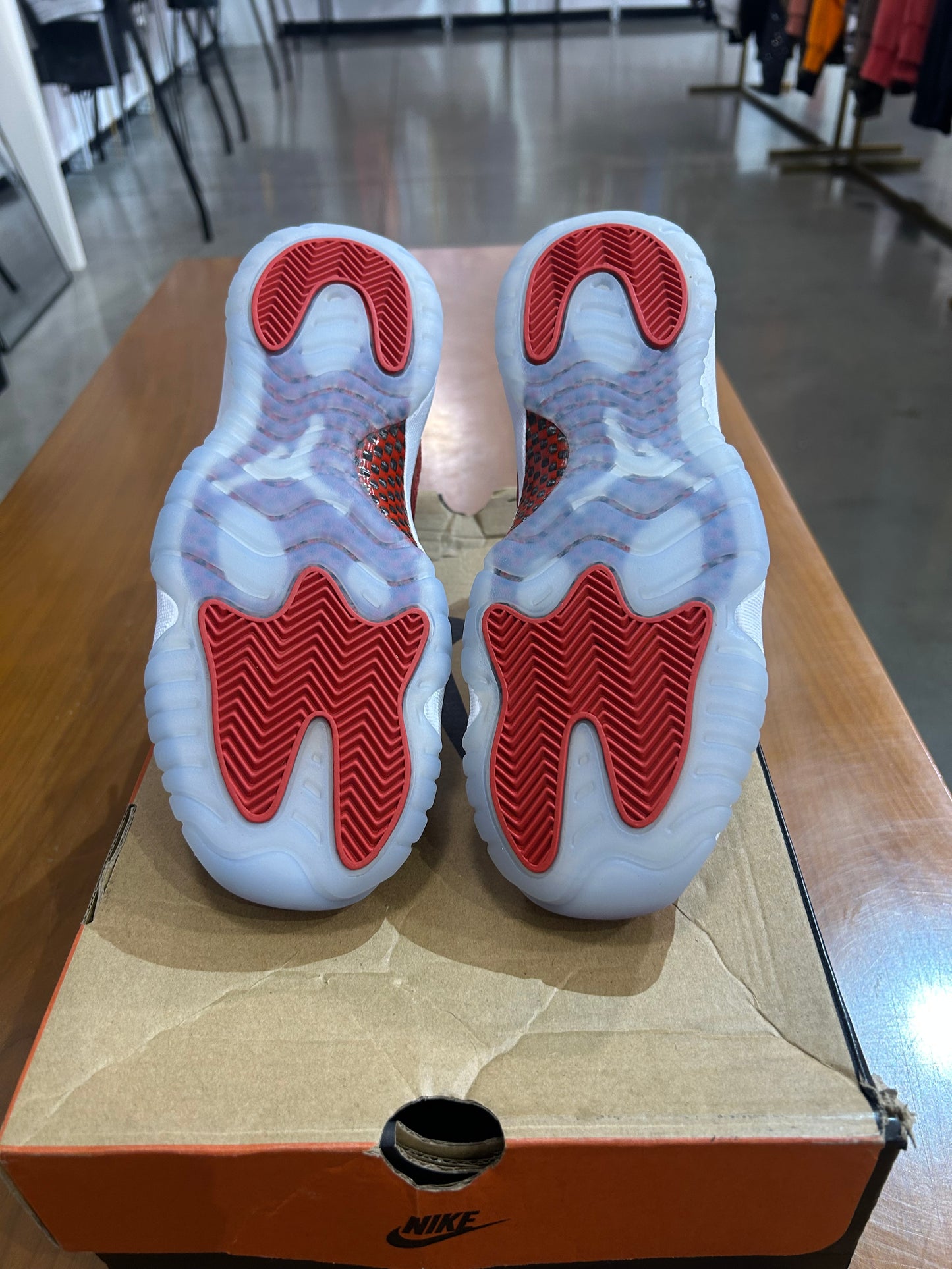 Air Jordan 11 Cherry