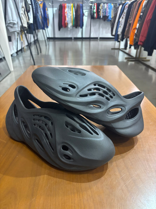 Preowned Yeezy Foam Runner Onyx