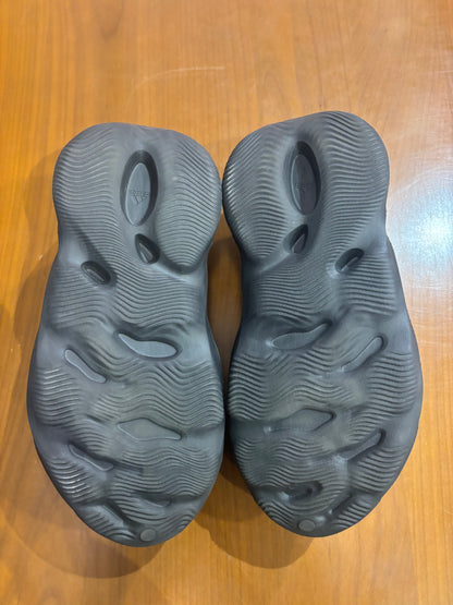 Preowned Yeezy Foam Runner Onyx