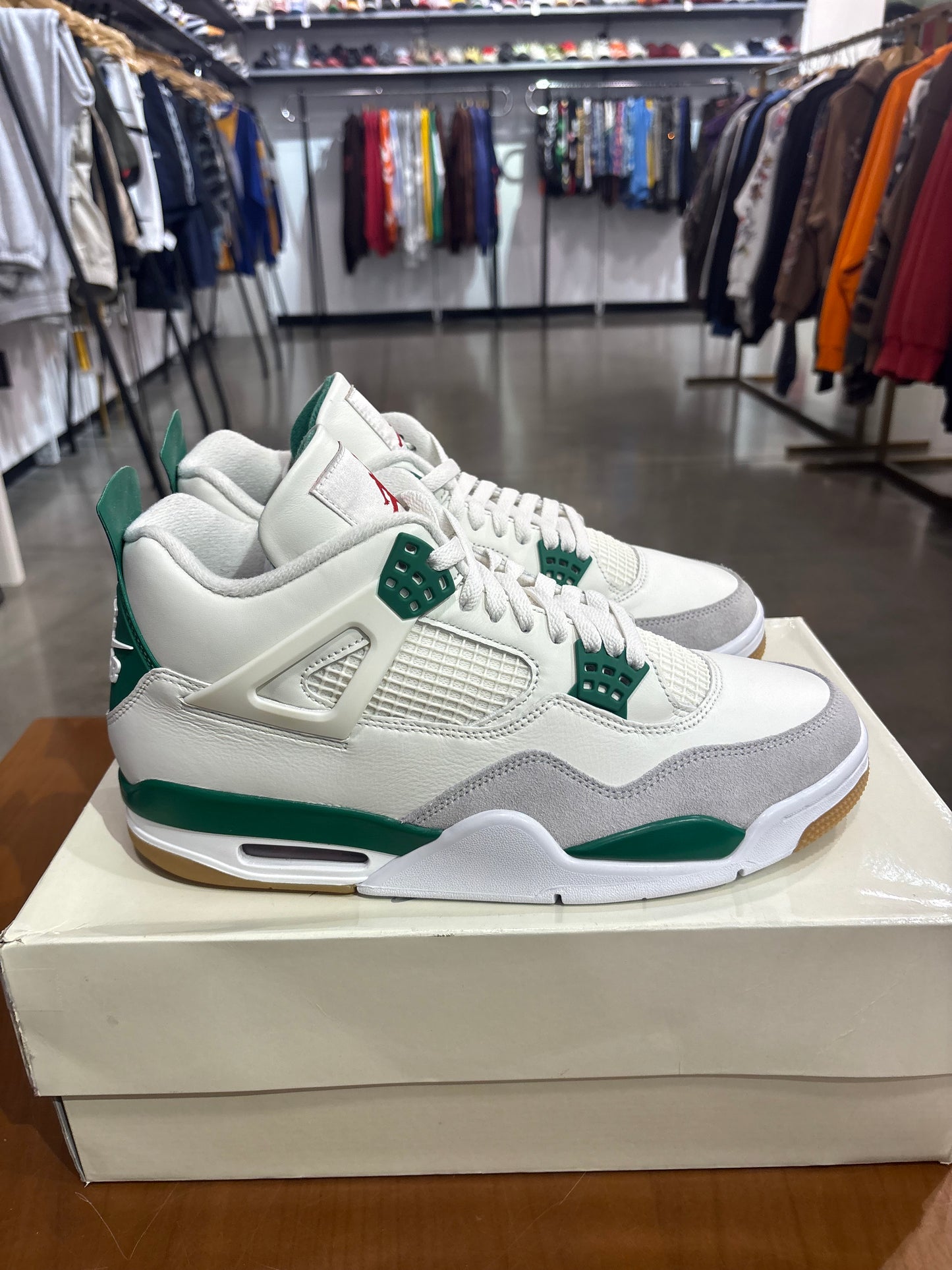 Preowned Air Jordan 4 SB Pine Green