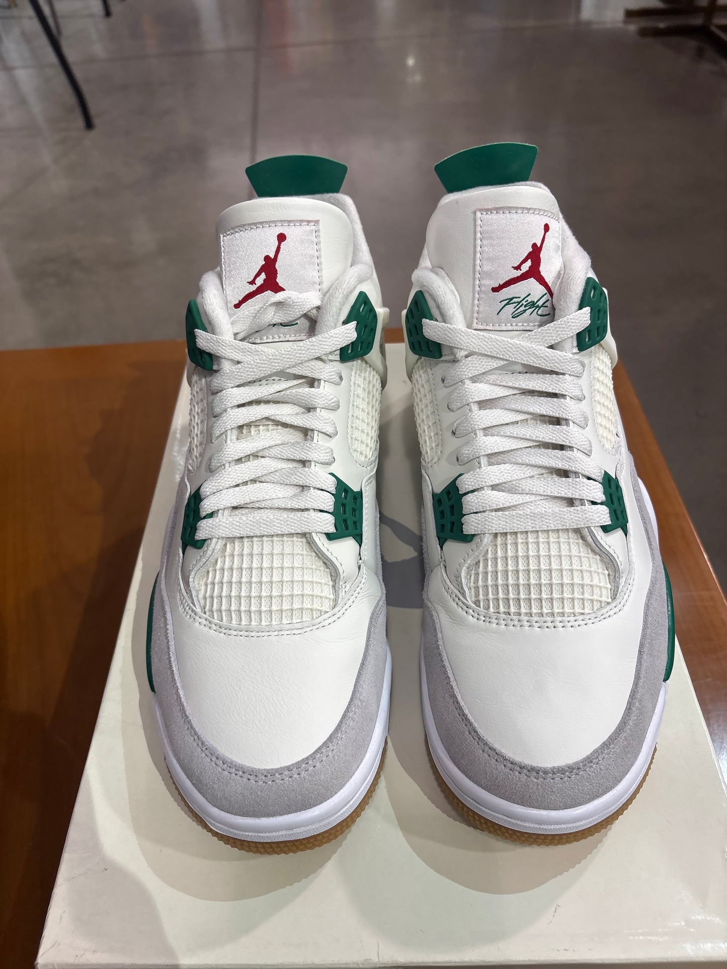 Preowned Air Jordan 4 SB Pine Green
