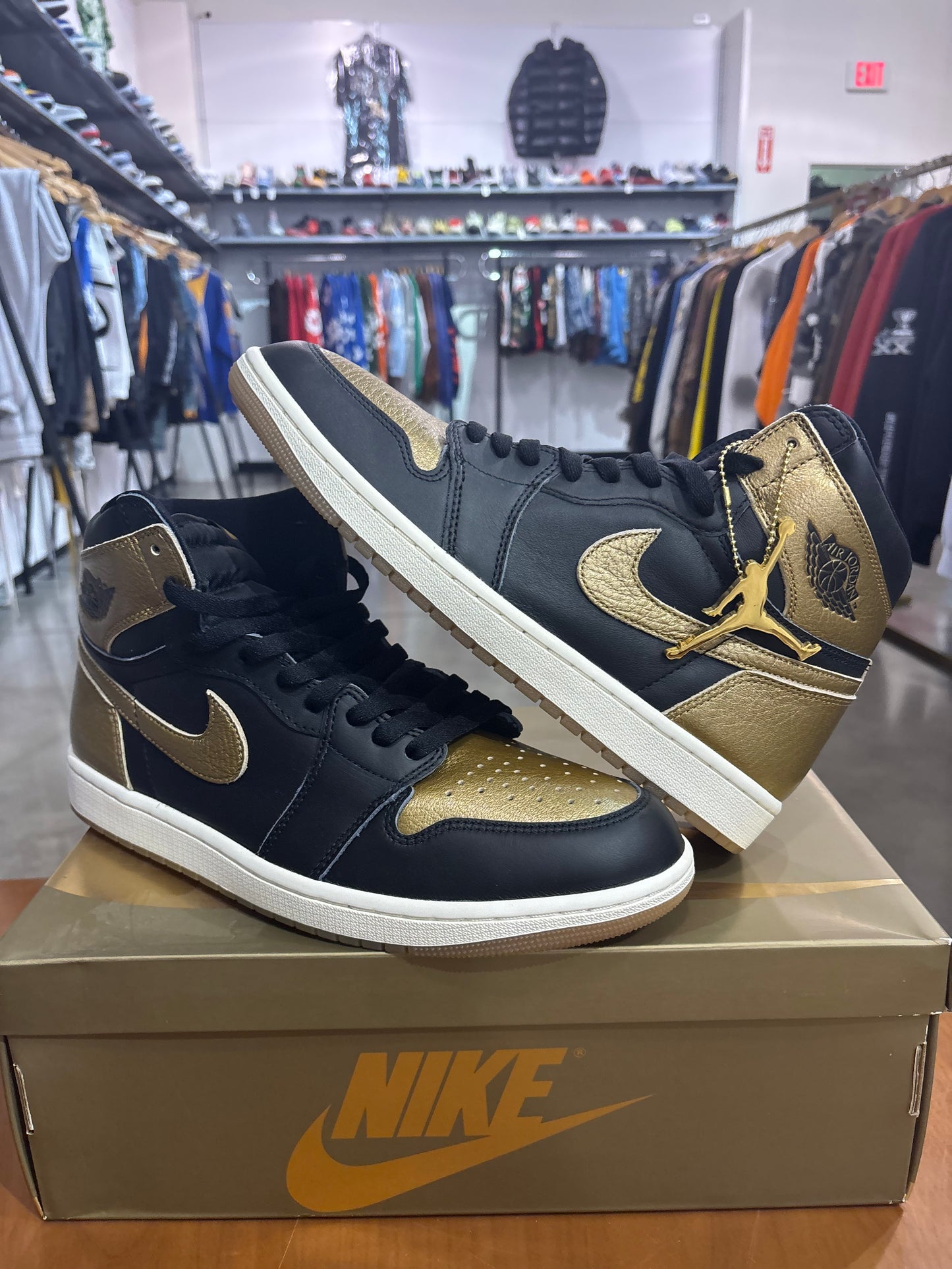 Air Jordan 1 High Black Metallic Gold