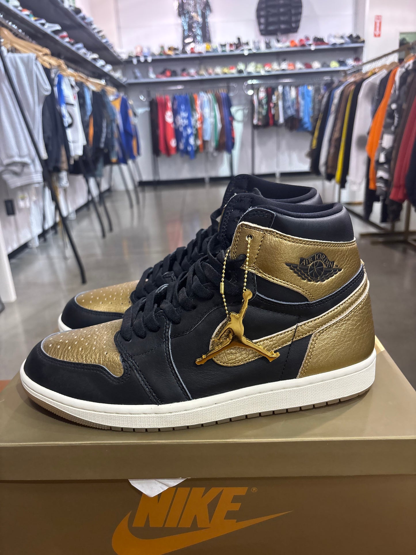 Air Jordan 1 High Black Metallic Gold
