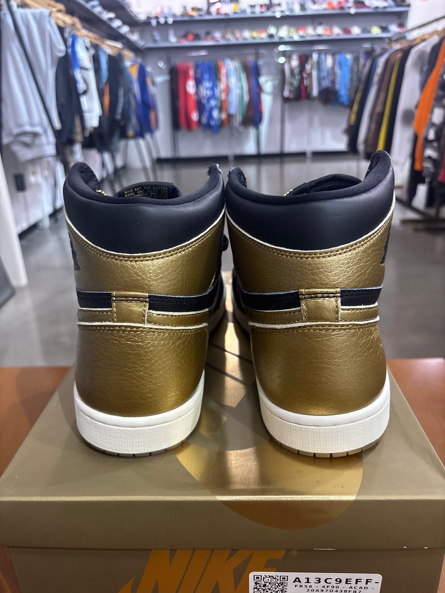 Air Jordan 1 High Black Metallic Gold