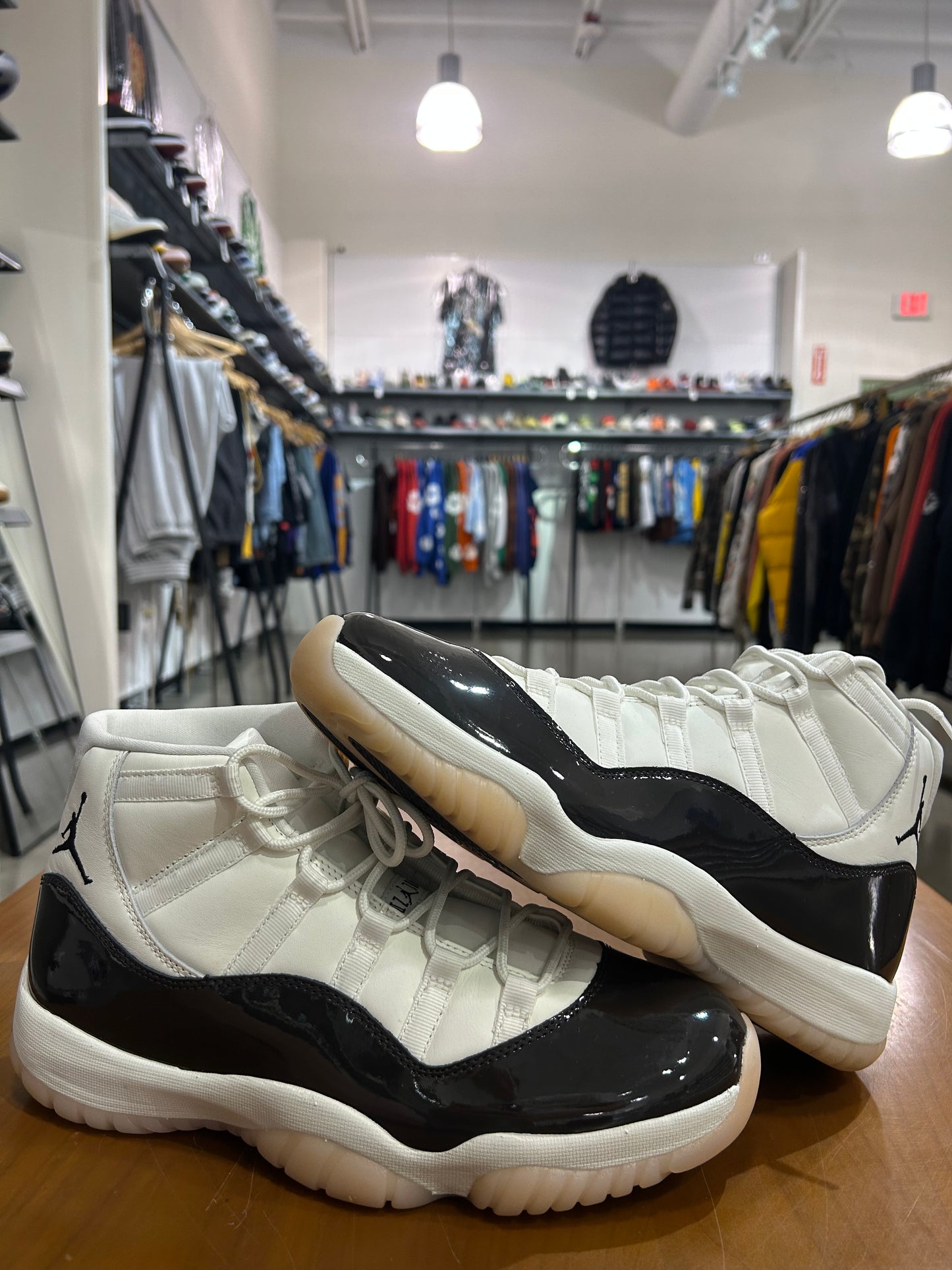 PREOWNED Air Jordan 11 Neopolitan