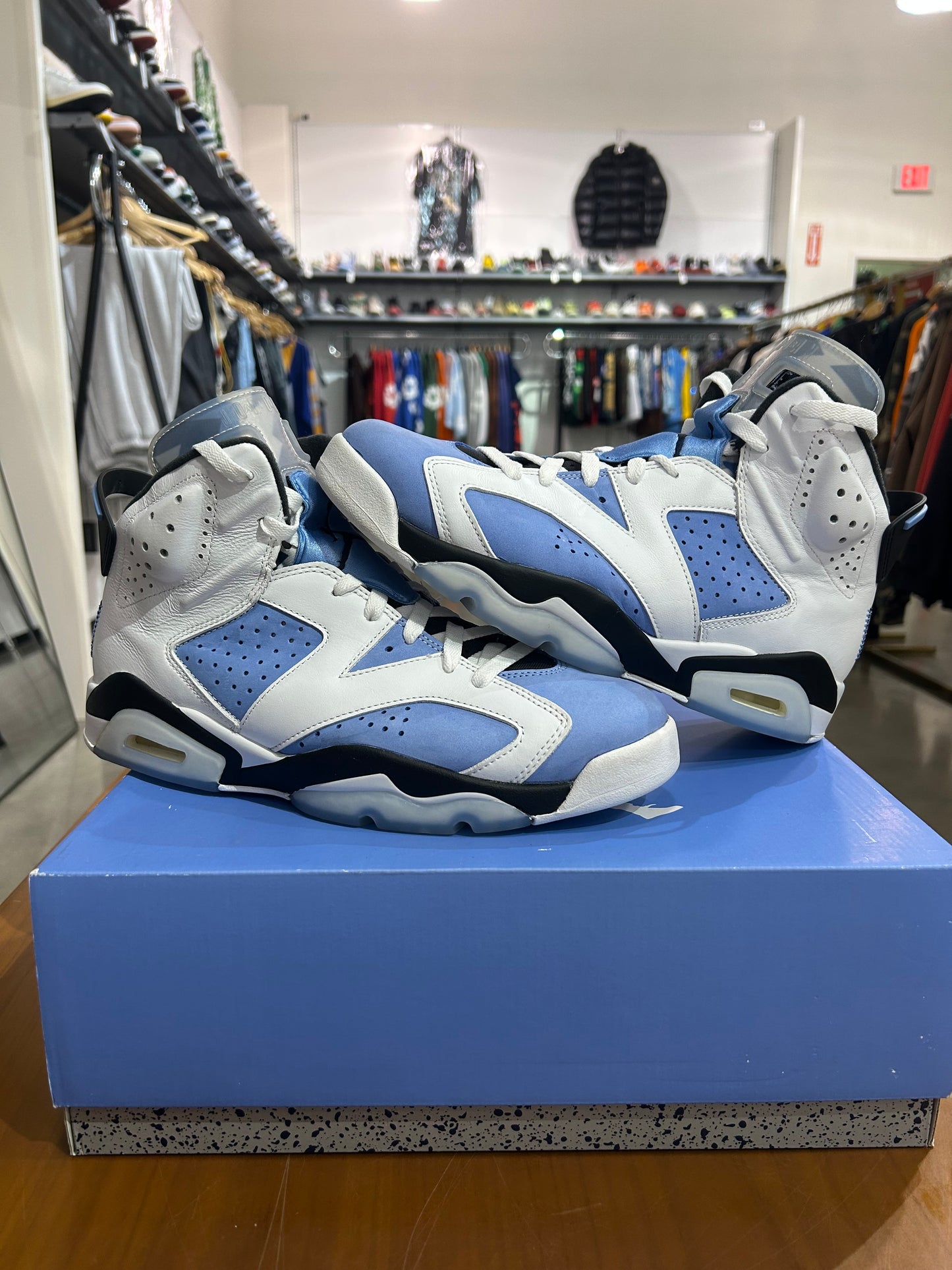 PREOWNED Air Jordan 6 UNC