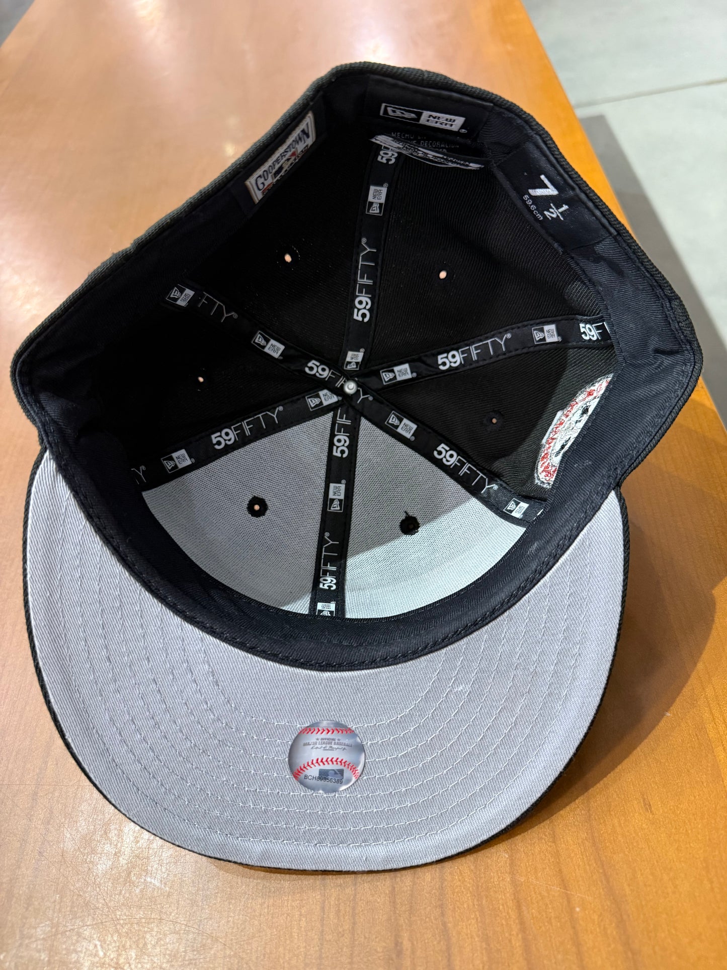 Preowned New Era 30th Anniversary Mariners Black Hat