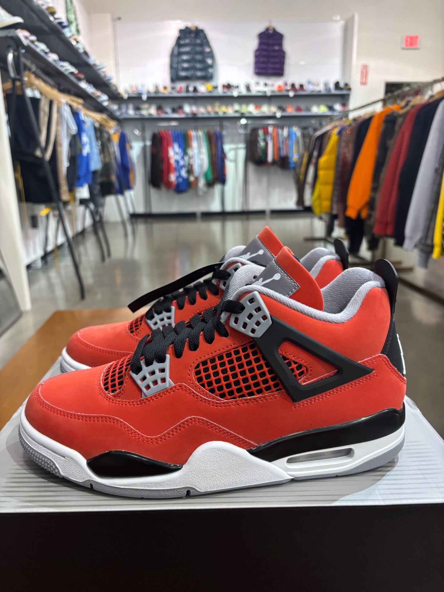 Air Jordan 4 Toro Bravo