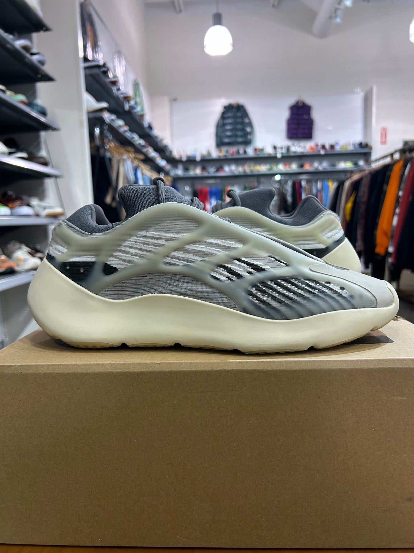 PO Yeezy 700 V3 Fade Salt