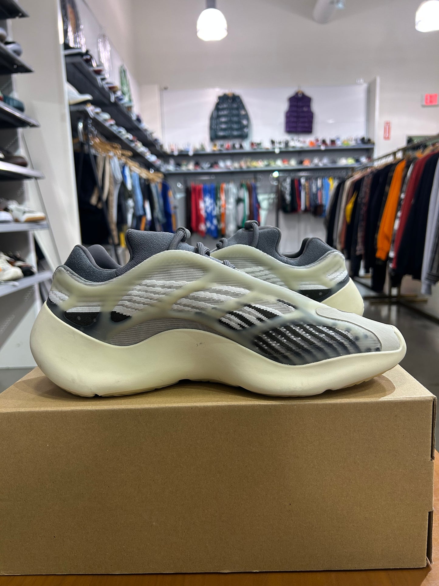 PO Yeezy 700 V3 Fade Salt