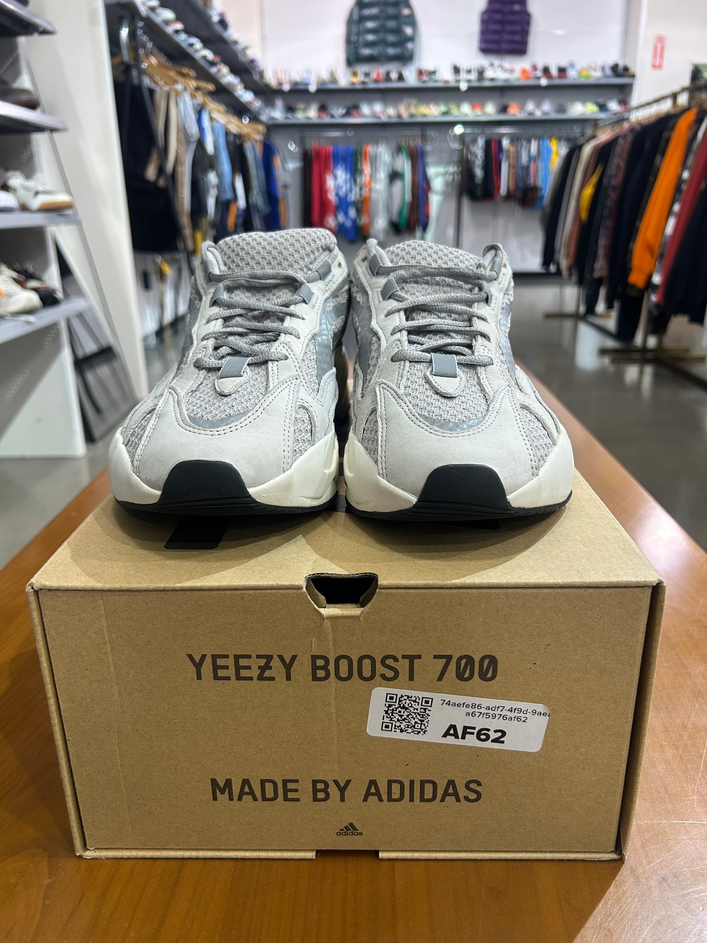 PREOWNED Yeezy 700 Static