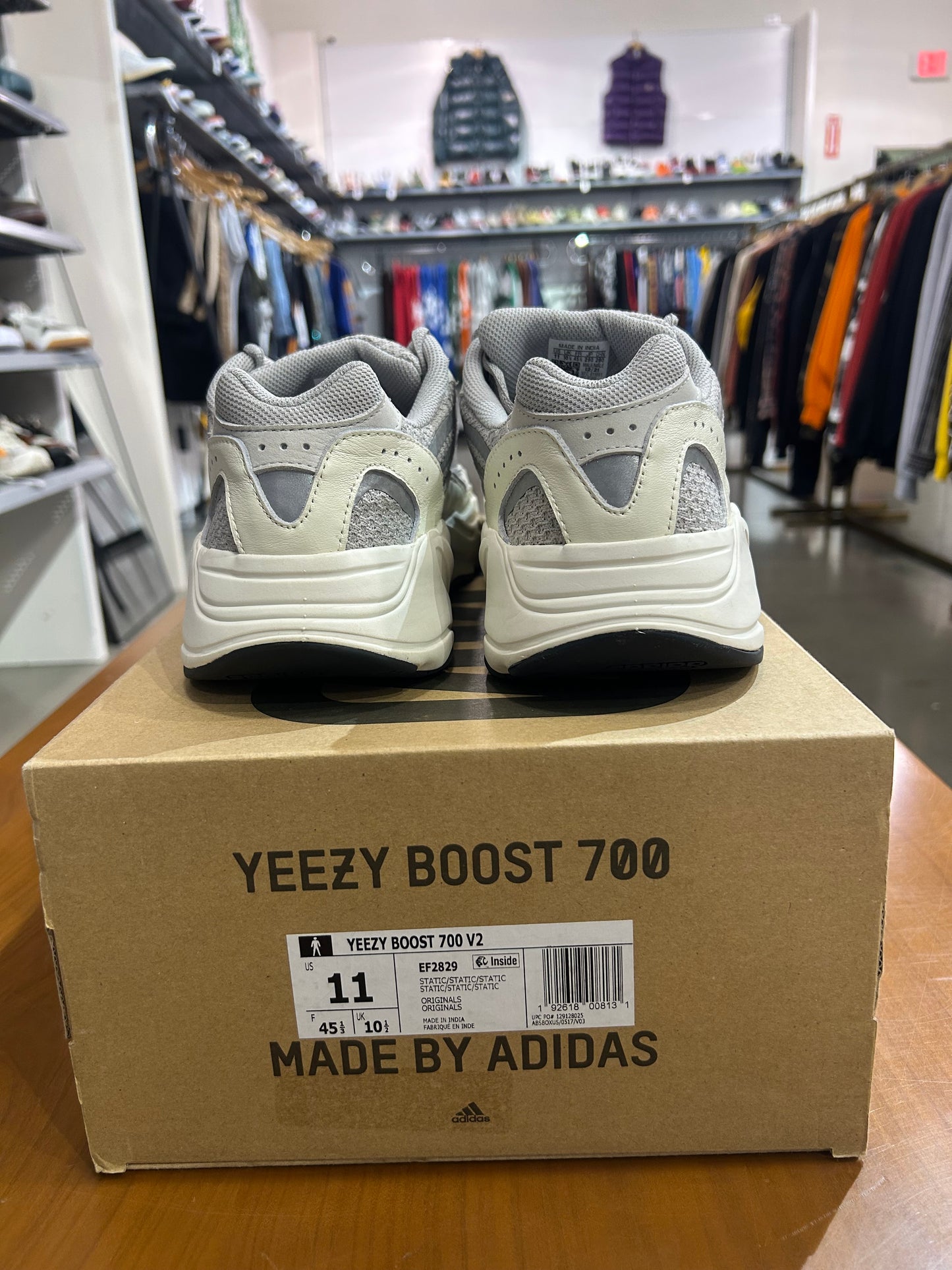 PREOWNED Yeezy 700 Static