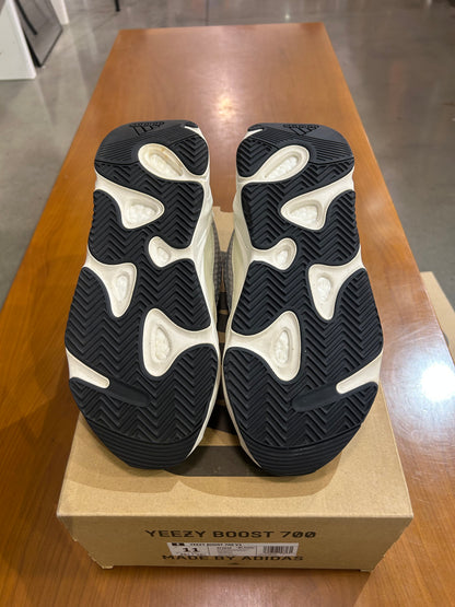 PREOWNED Yeezy 700 Static