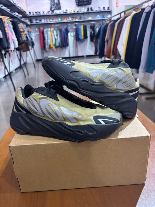 Preowned Yeezy 700 MNVN Resin