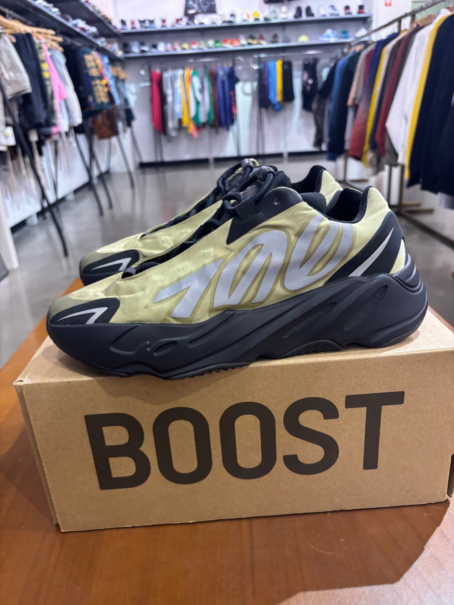 Preowned Yeezy 700 MNVN Resin