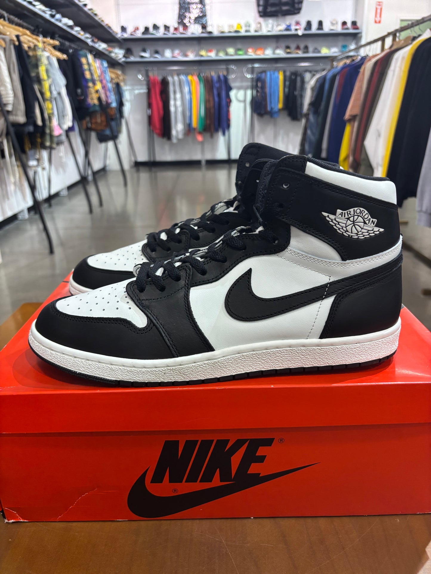 Preowned Air Jordan 1 '85 Black White