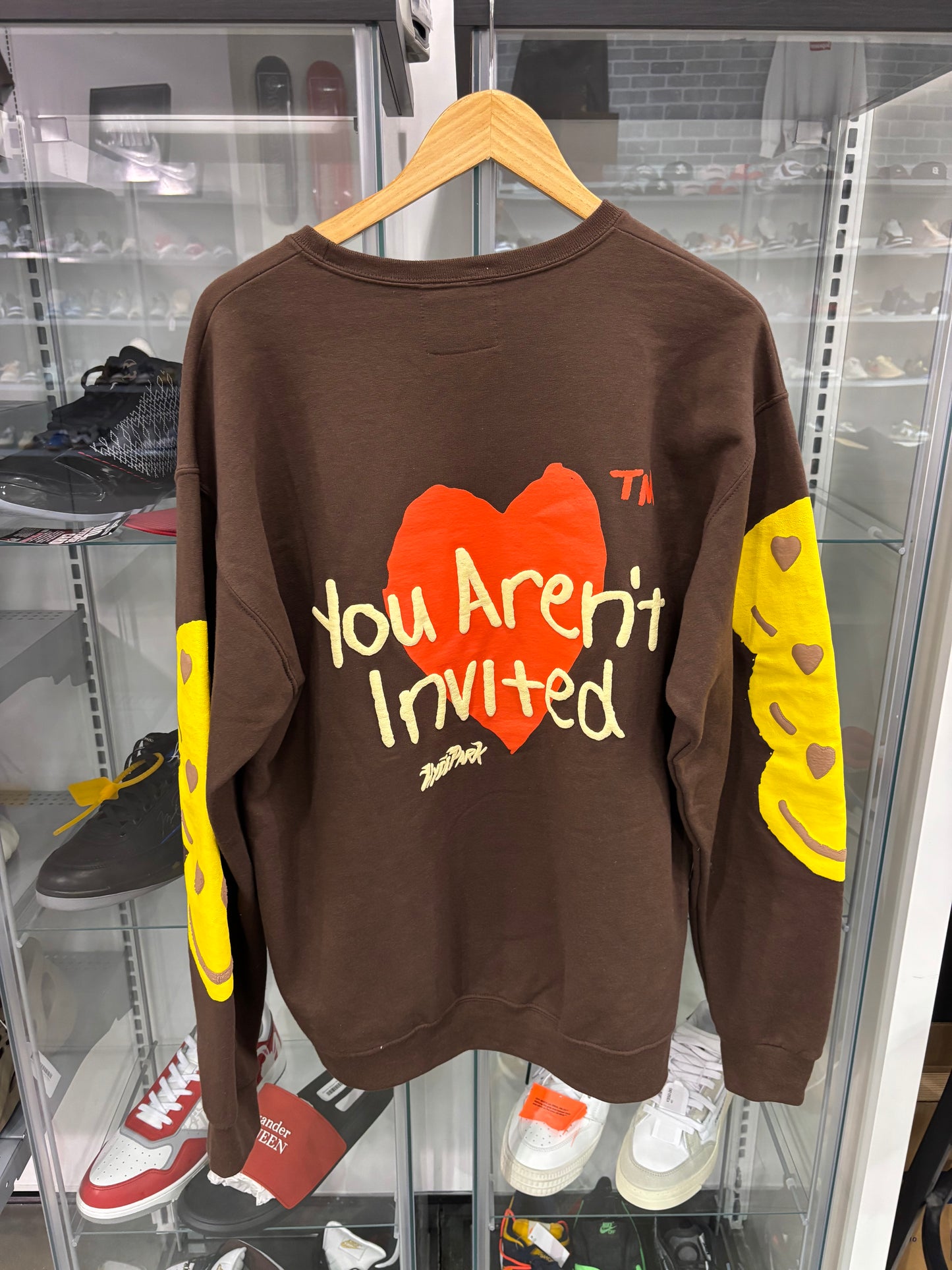 Hyde Park Crewneck Brown Hearts Smiles
