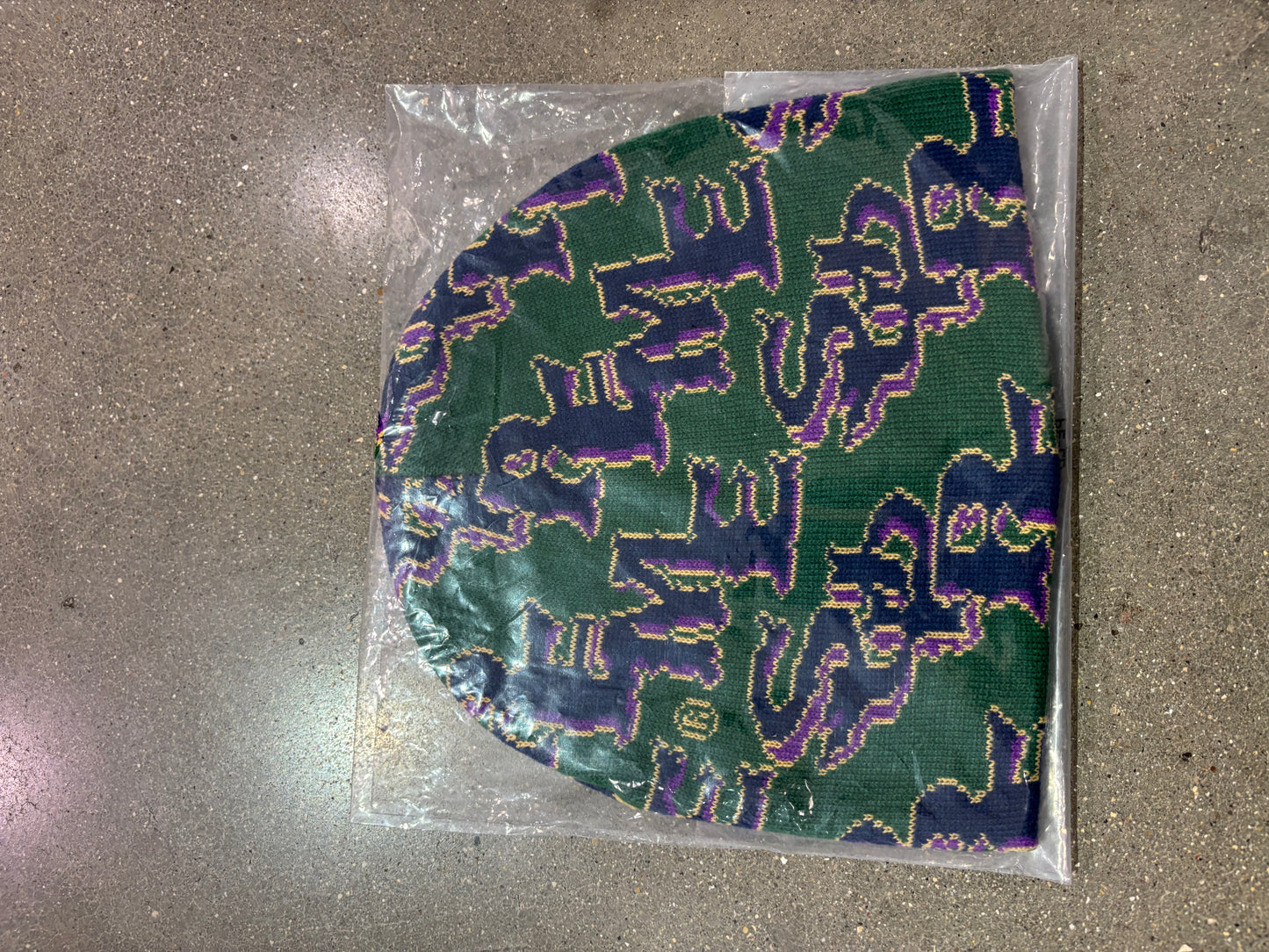 Supreme Slanted Gothic Outline Beanie Green