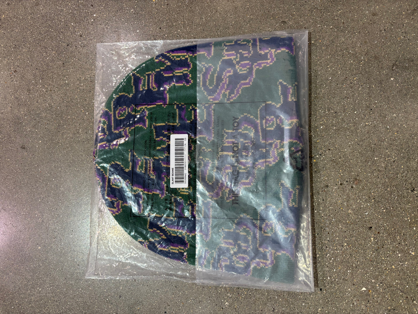 Supreme Slanted Gothic Outline Beanie Green