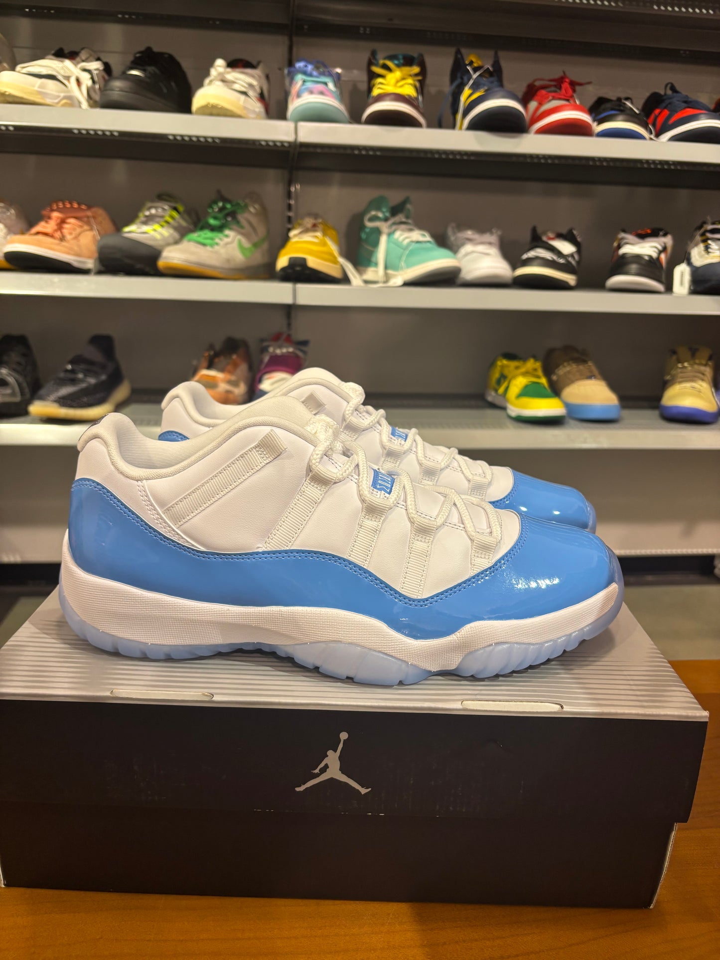 Air Jordan 11 Low University Blue