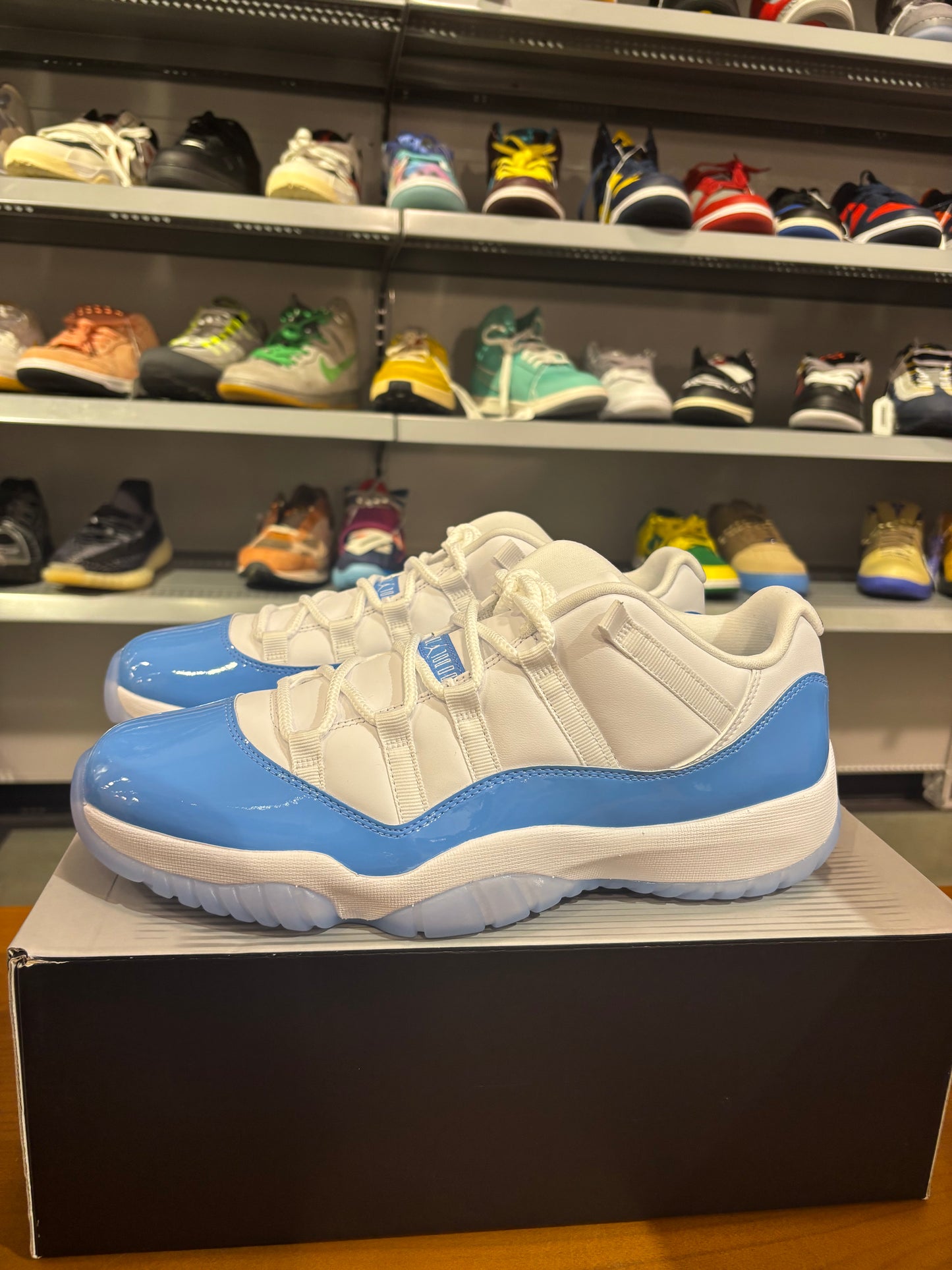 Air Jordan 11 Low University Blue
