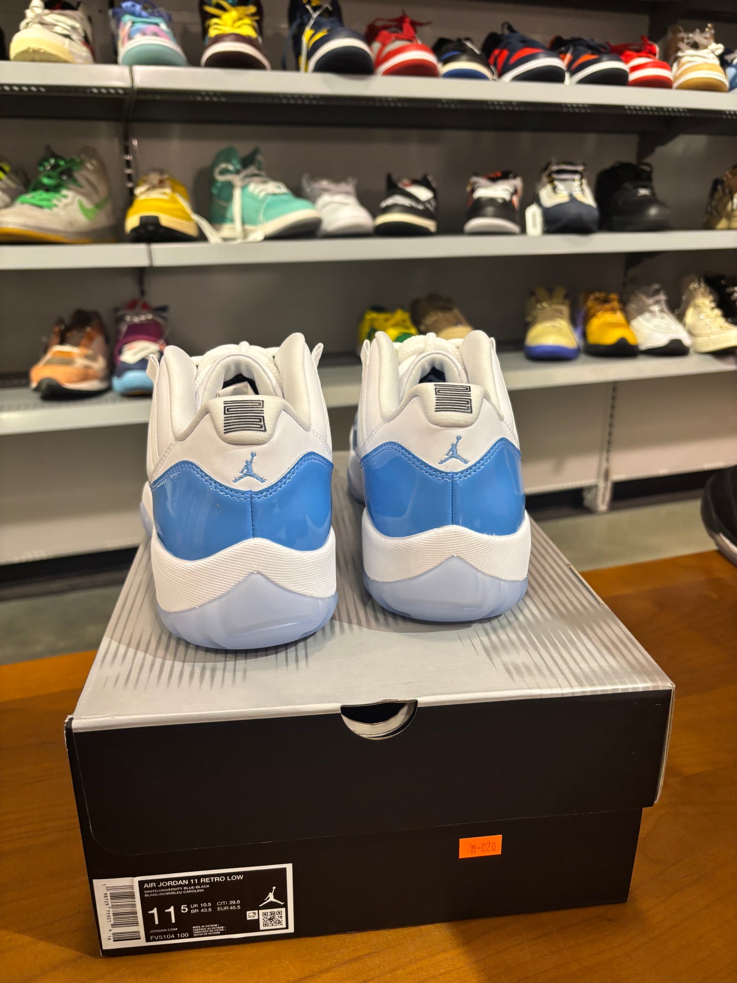 Air Jordan 11 Low University Blue