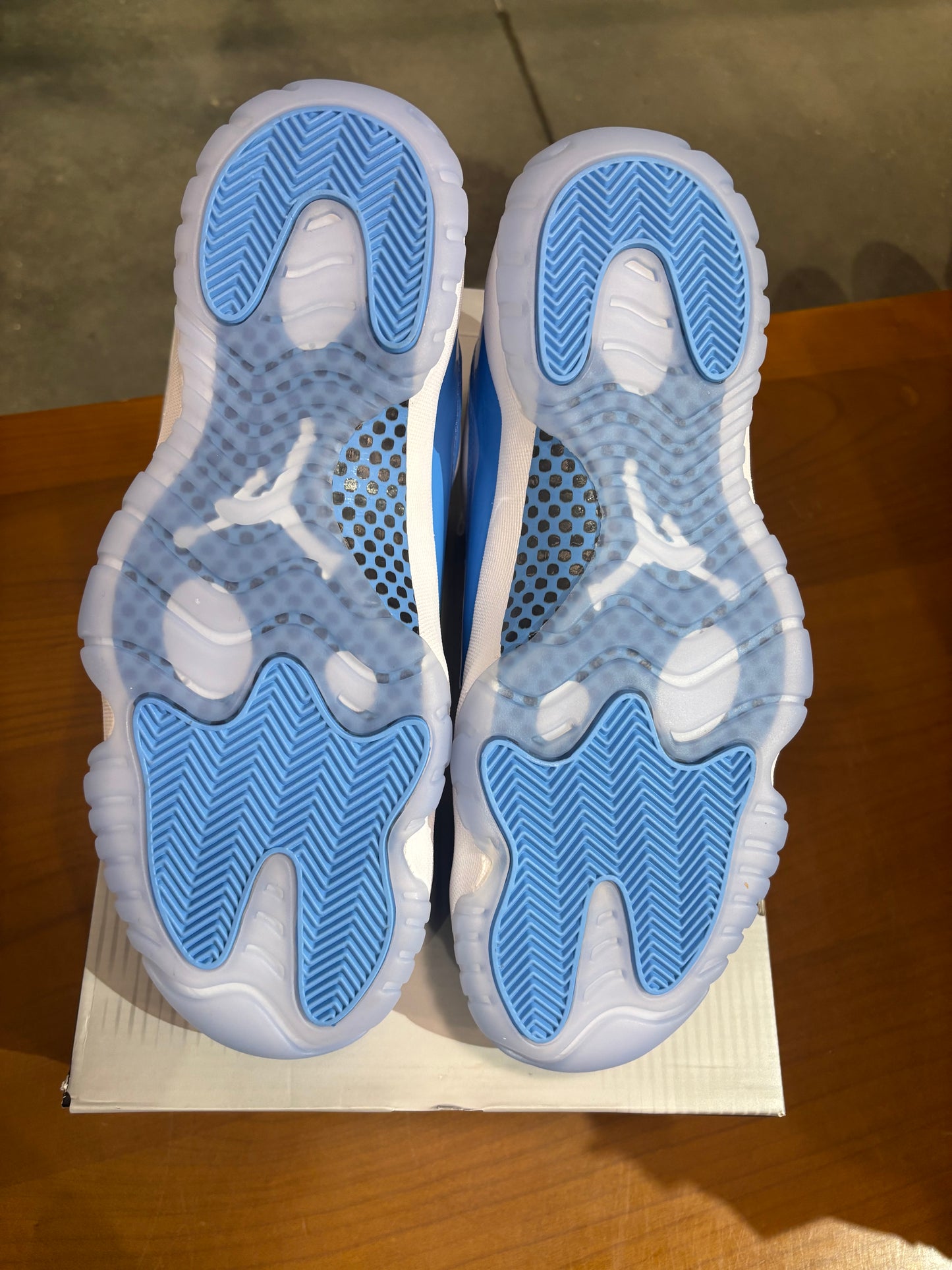 Air Jordan 11 Low University Blue