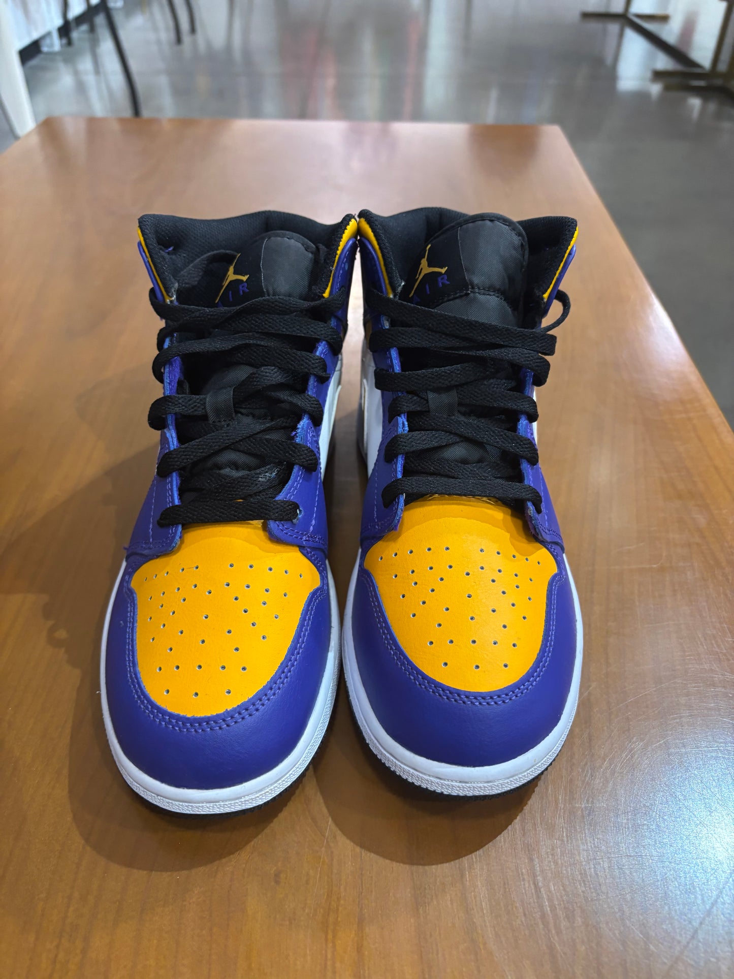 Air Jordan 1 Mid Lakers