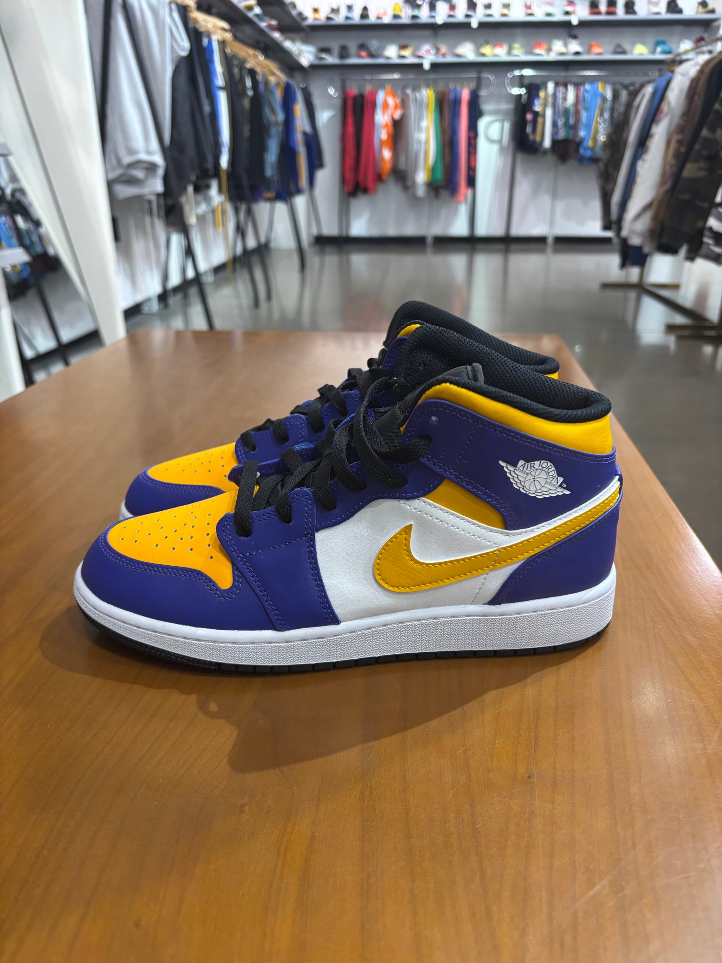 Air Jordan 1 Mid Lakers