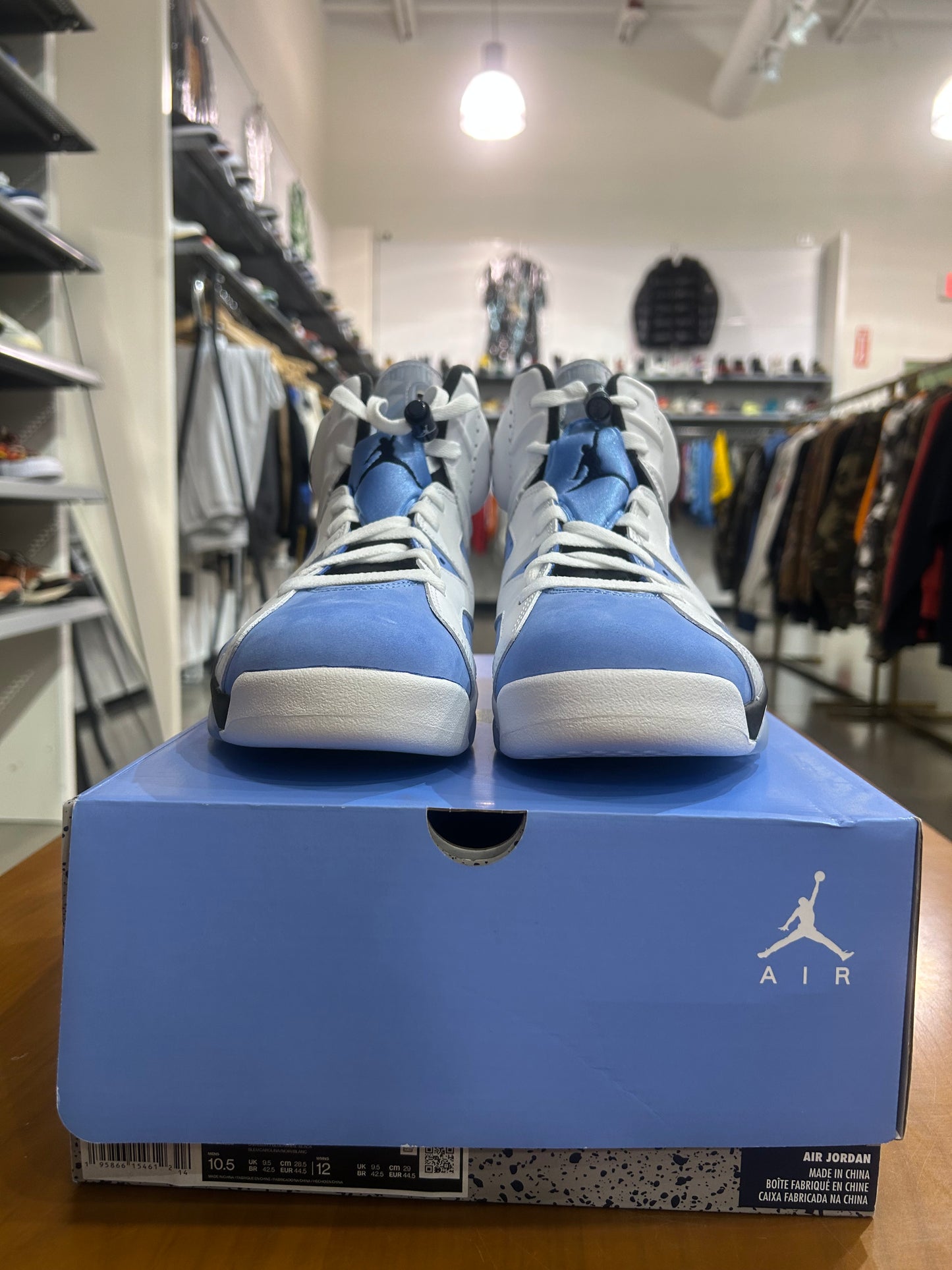 Air Jordan 6 UNC