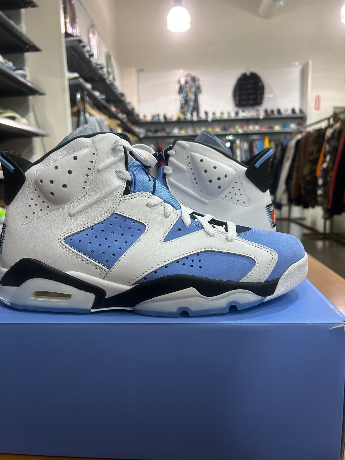 Air Jordan 6 UNC