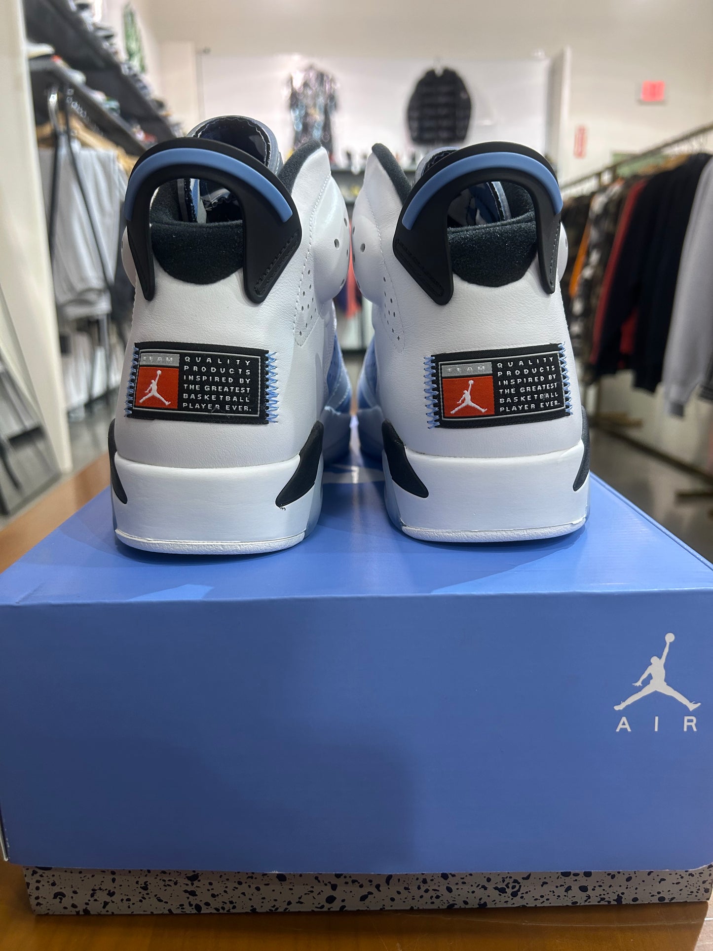 Air Jordan 6 UNC