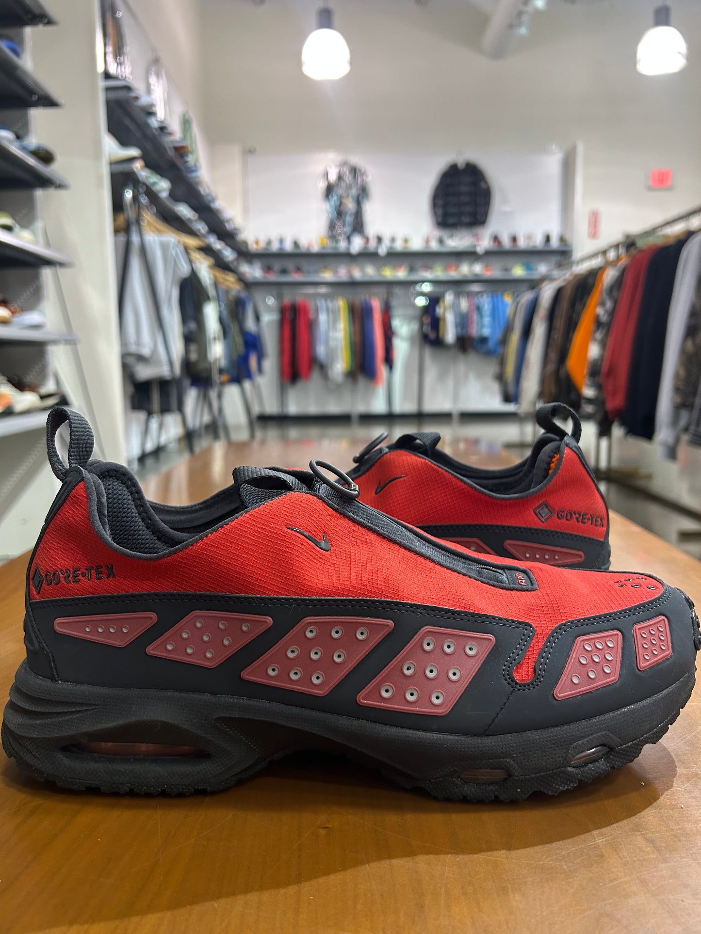 Preowned Nike Air Max Sunder Gore-Tex Hyper Crimson