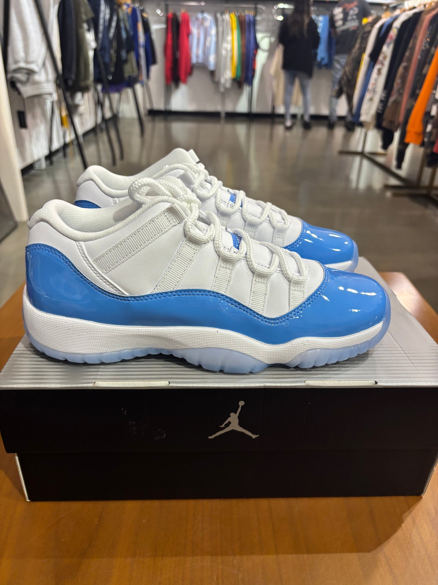 Air Jordan 11 Low University Blue