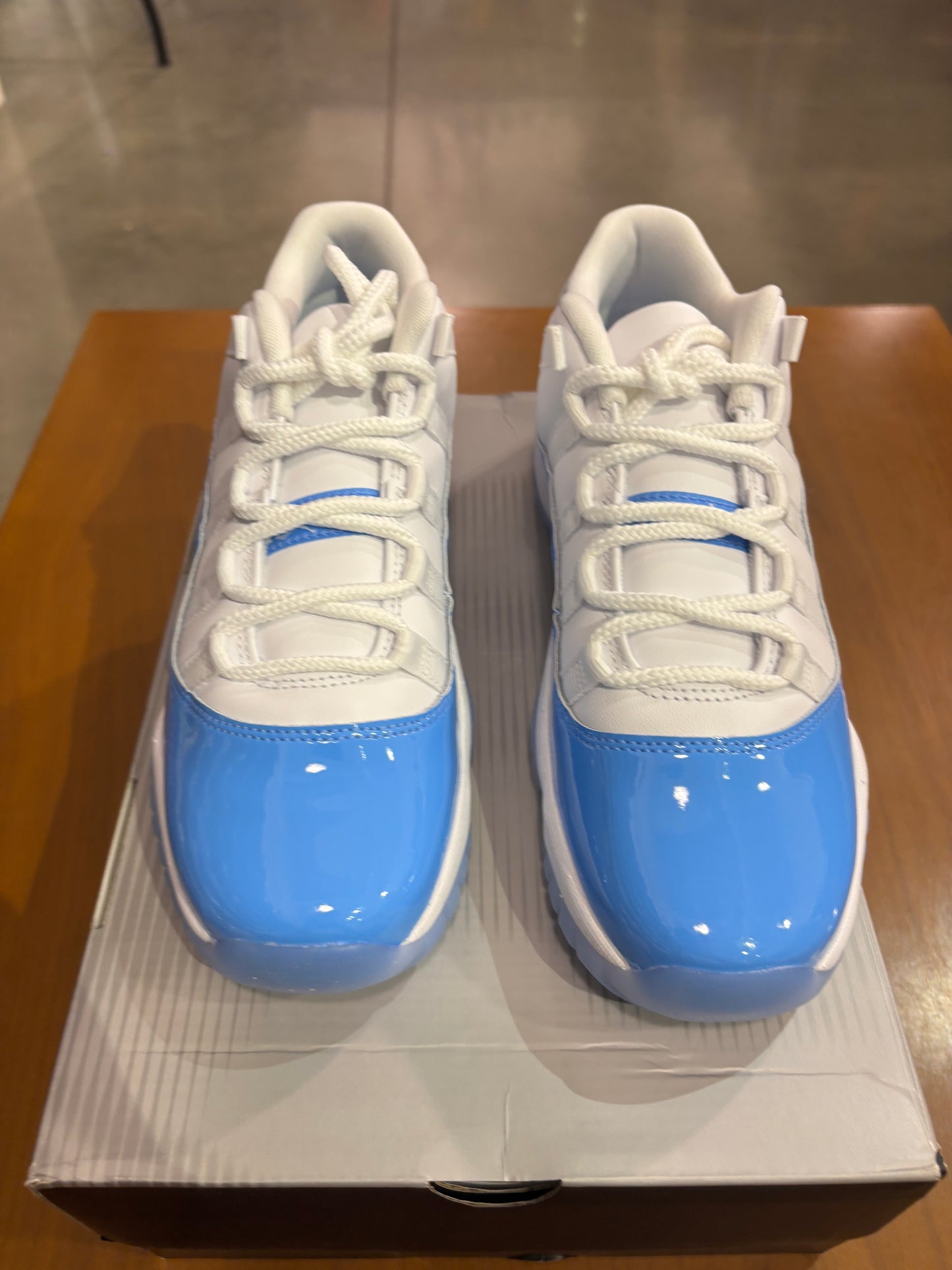 Air Jordan 11 Low University Blue