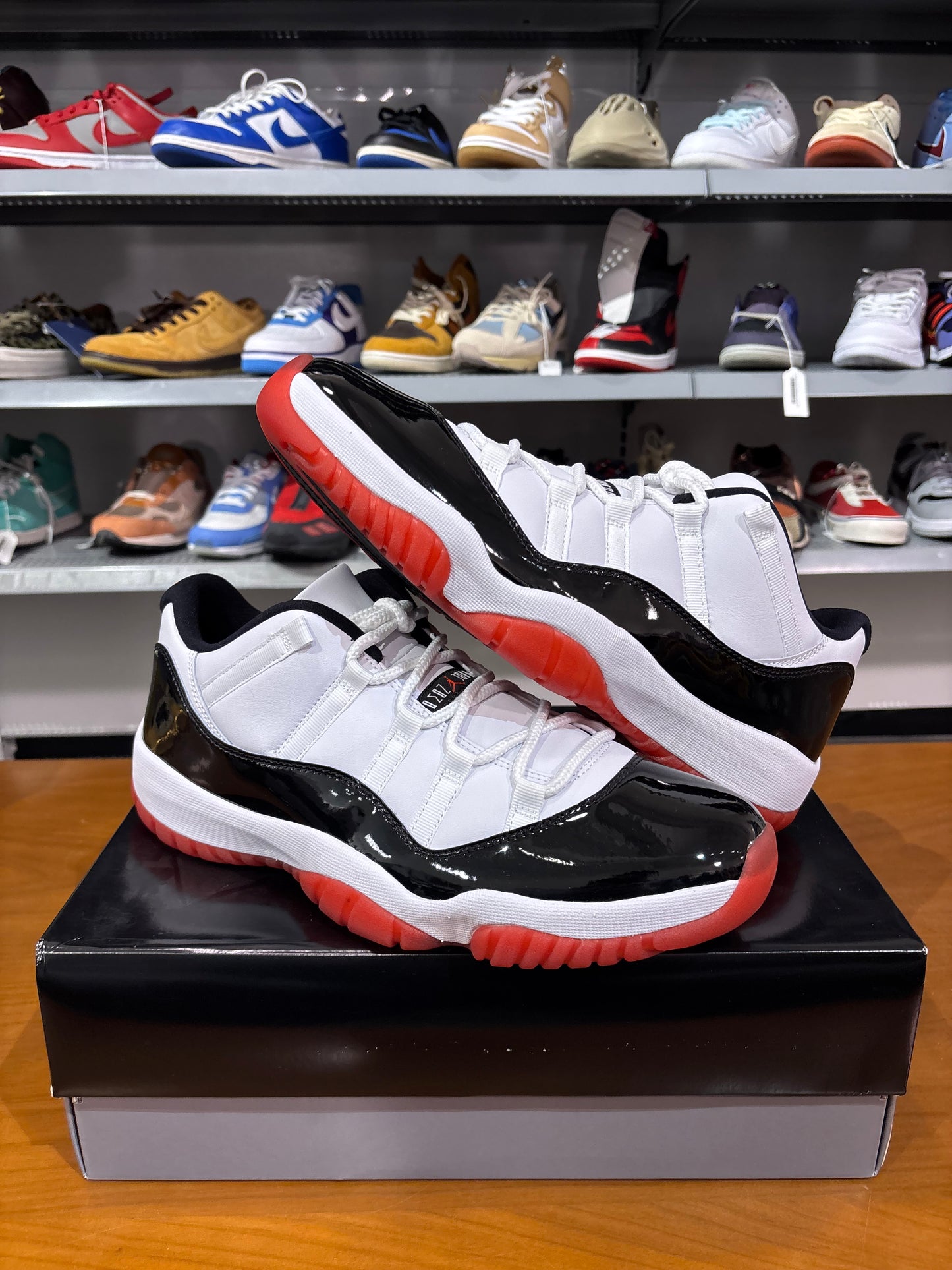 Air Jordan 11 Low Concord Bred