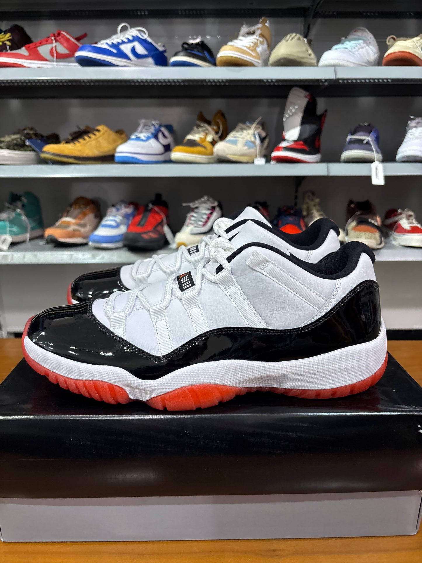 Air Jordan 11 Low Concord Bred