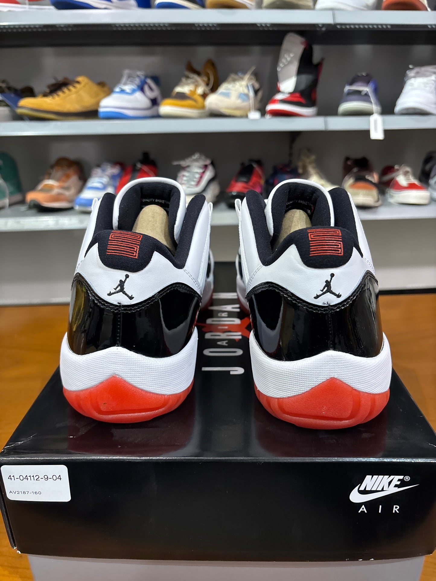 Air Jordan 11 Low Concord Bred