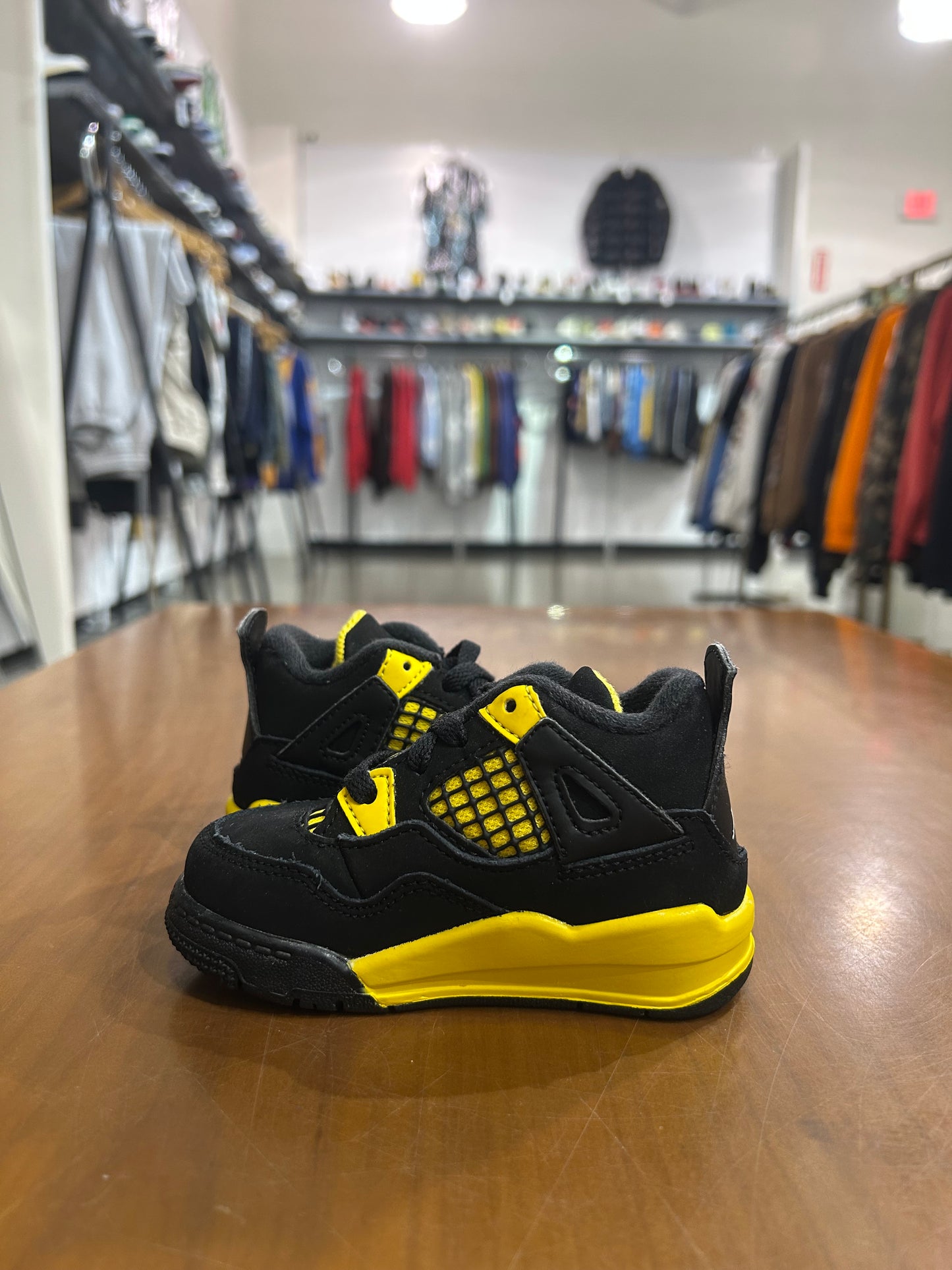 Air Jordan 4 Thunder