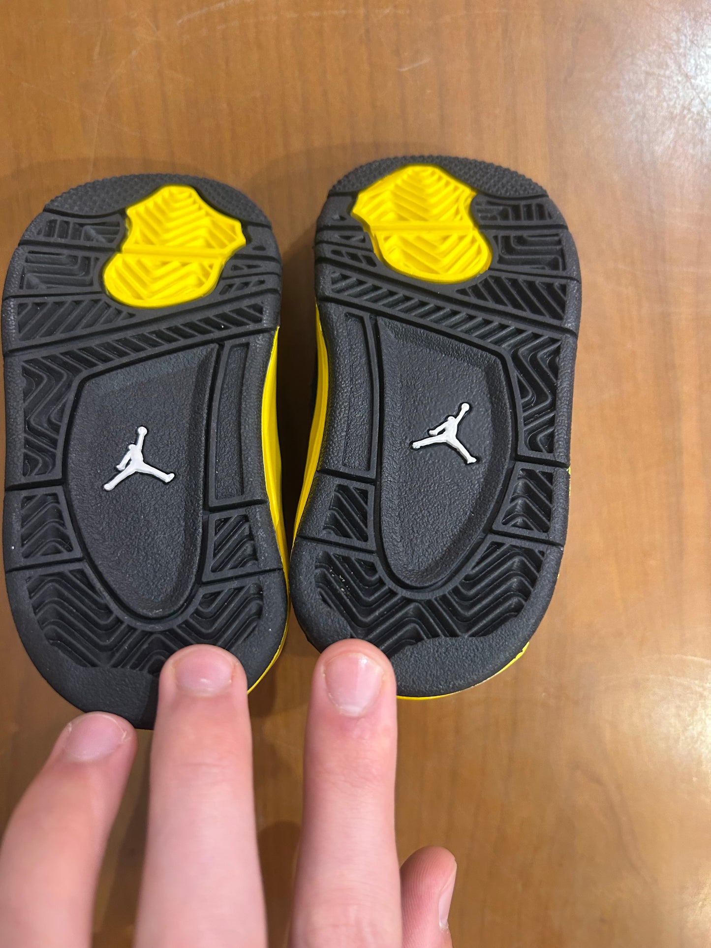 Air Jordan 4 Thunder